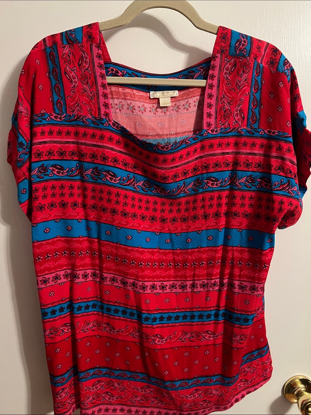 Finn & Grace Women's Red and Blue Patterned Short Sleeve Top